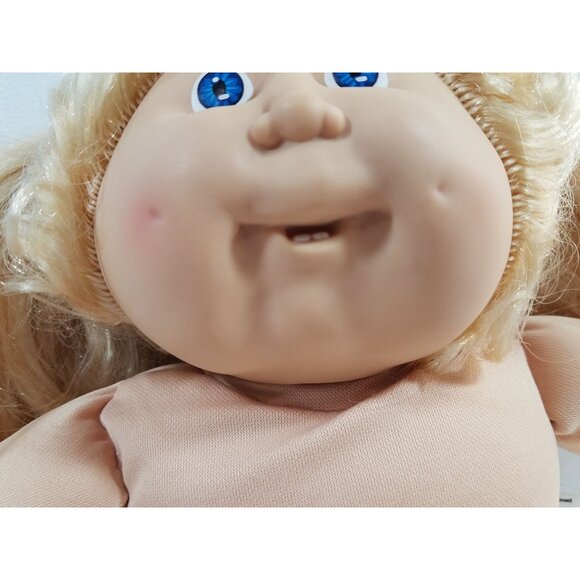 Cabbage Patch Kids Doll Blonde Cornsilk Hair Blue Eyes Bottom Teeth 1983 vintage - Picture 3 of 10